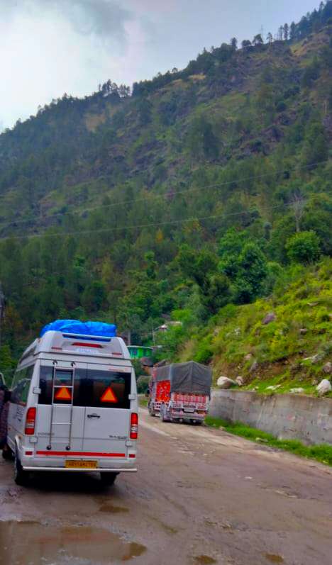 Tempo Traveller on rent tempotraveller-yt016
